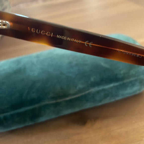 Gucci Tortoise Frame Sunglasses - Picture 6 of 6
